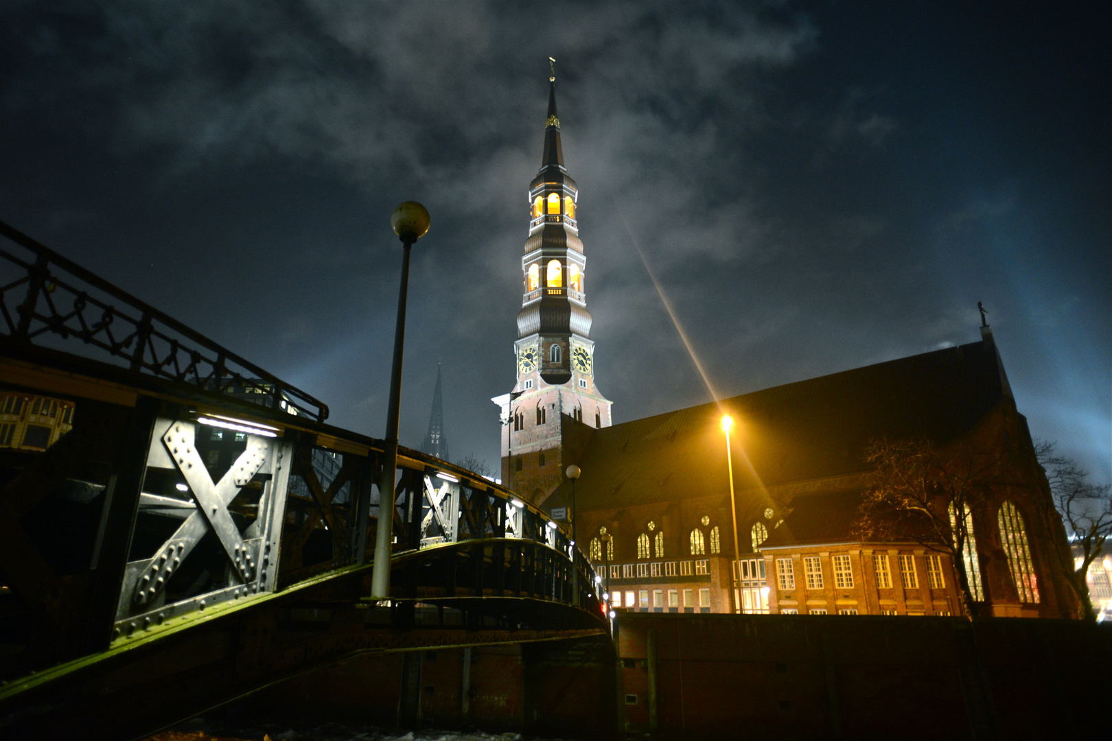 St. Katharinen bei Nacht