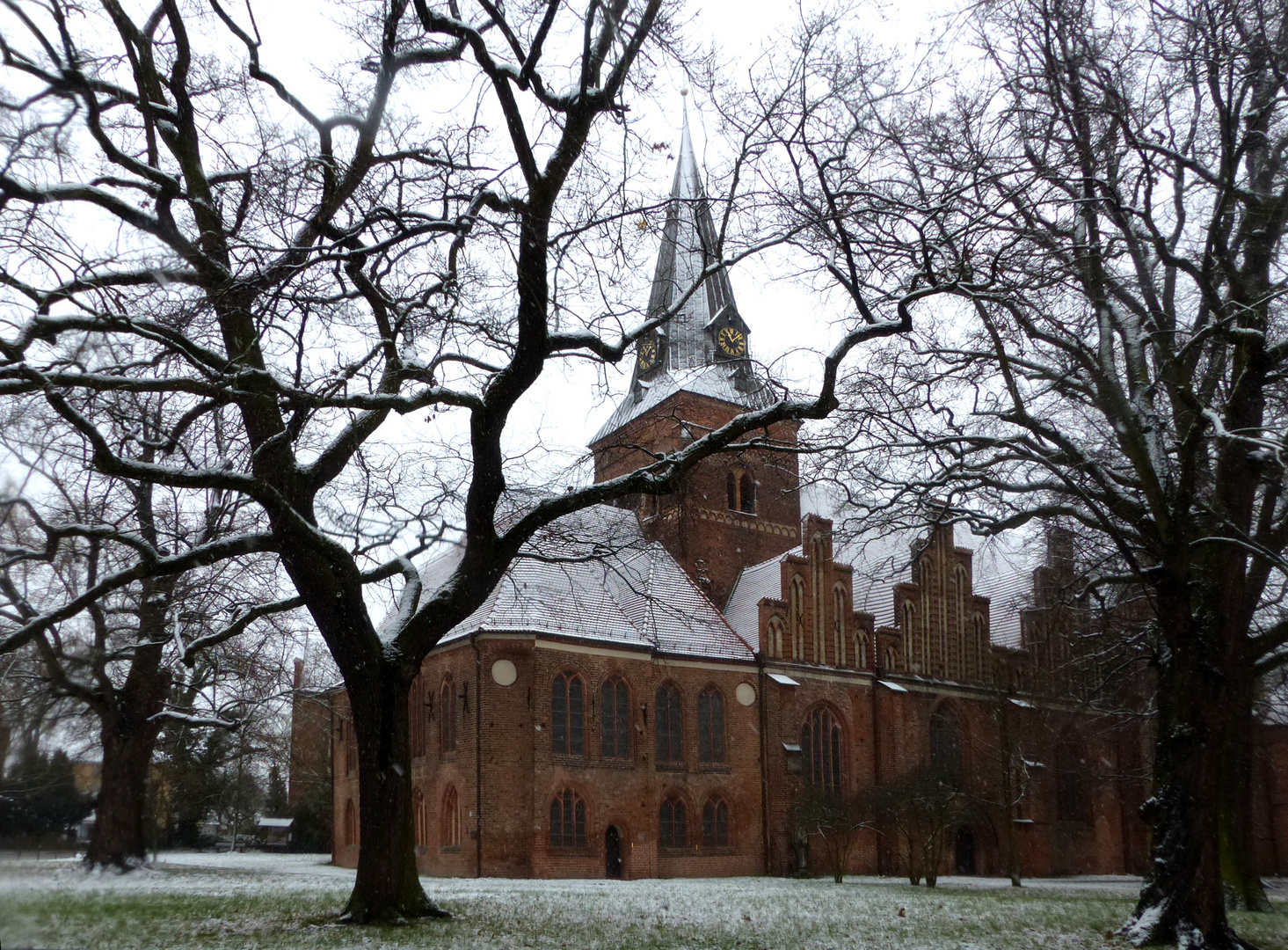 St. Katharinen in Salzwedel im ersten Schnee