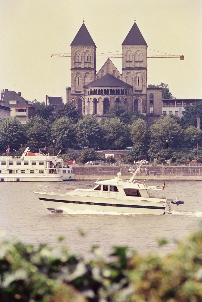 St. Kunibert vom Rheinpark aus fotografiert (1994)
