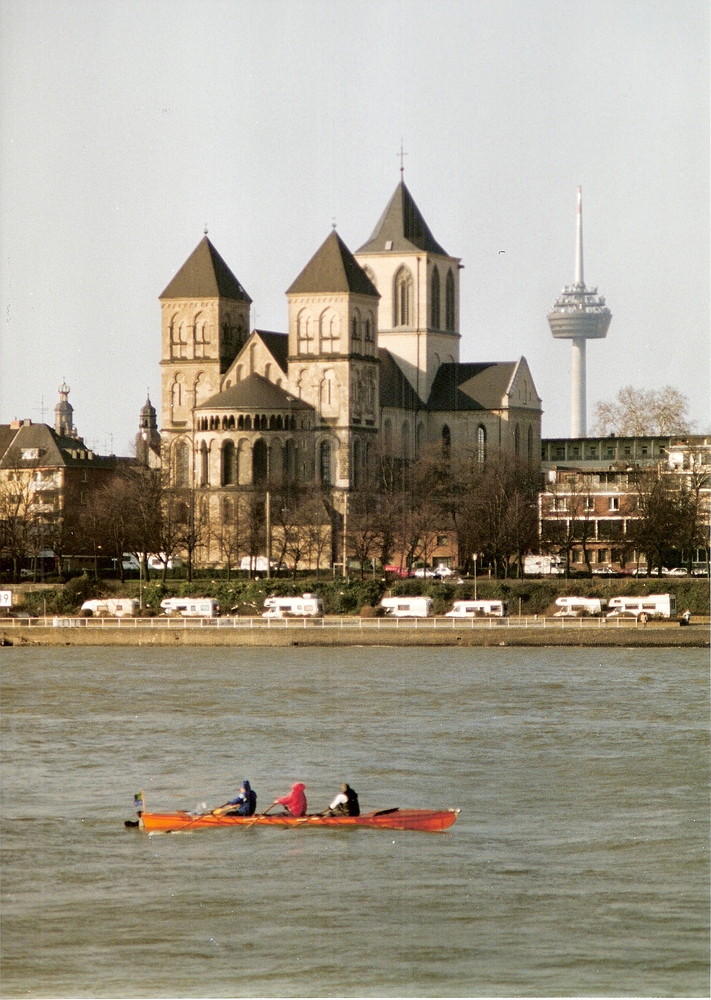 St. Kunibert vom Rheinpark aus fotografiert (Sommer 1995)