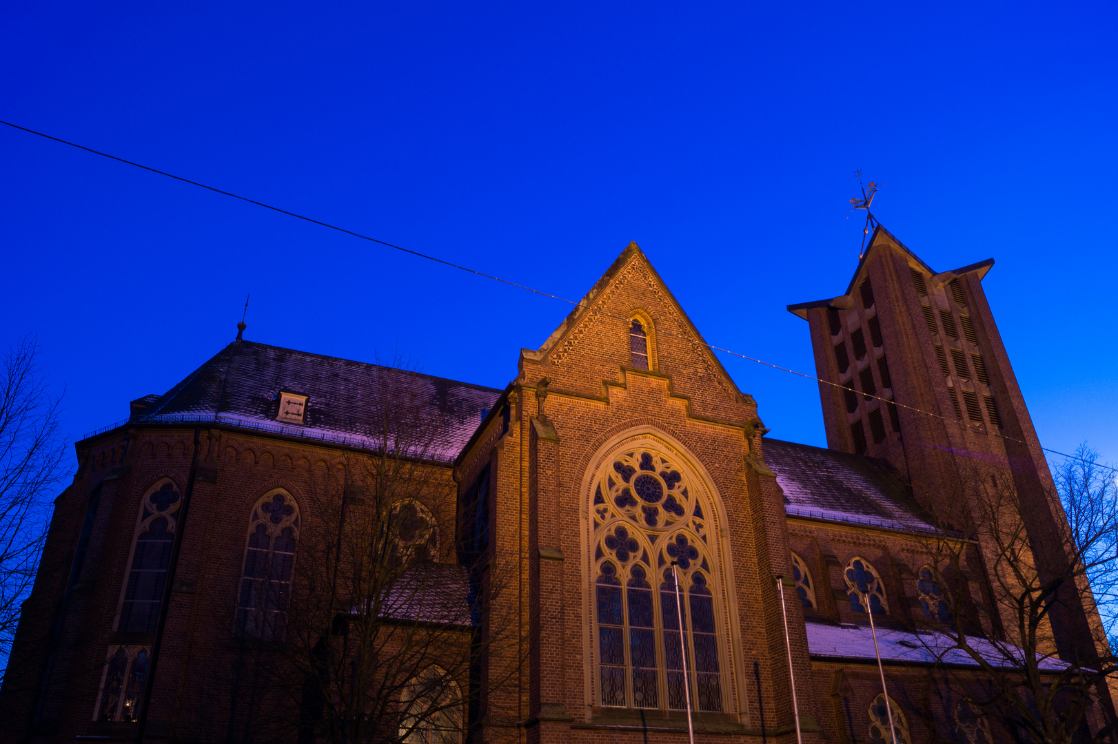 St. Laurentius Kirche in Burscheid zur Blauen Stunde