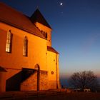 St. Lioba (Petersberg) bei Nacht