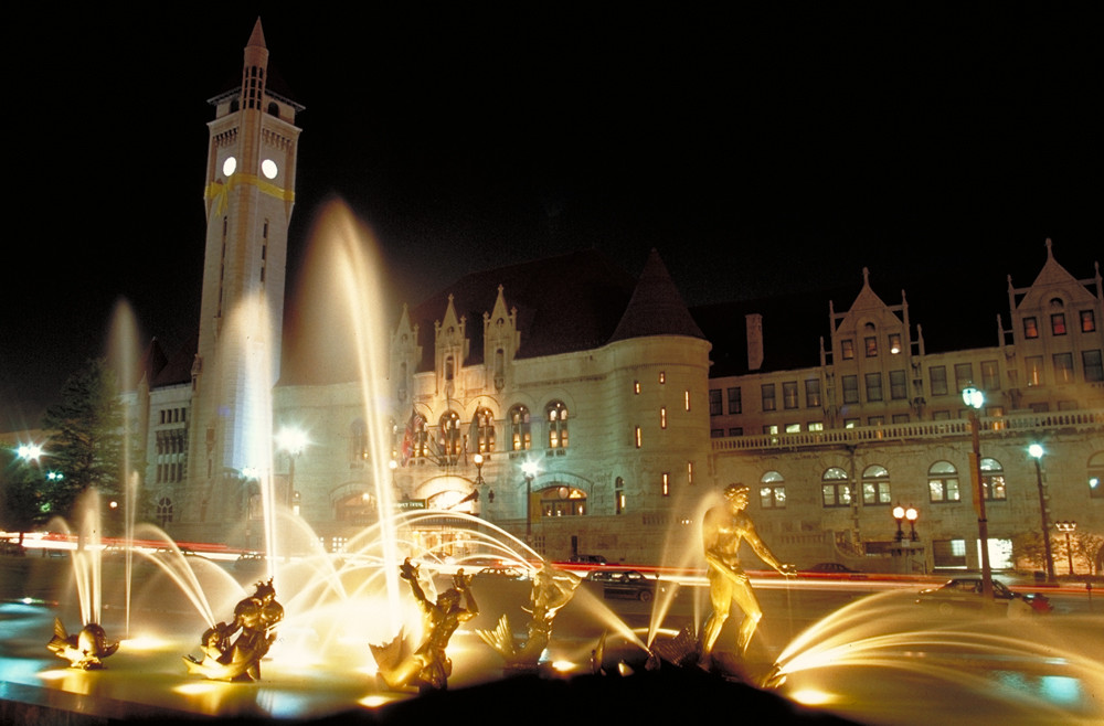 St. Louis Wasserspiele bei Nacht