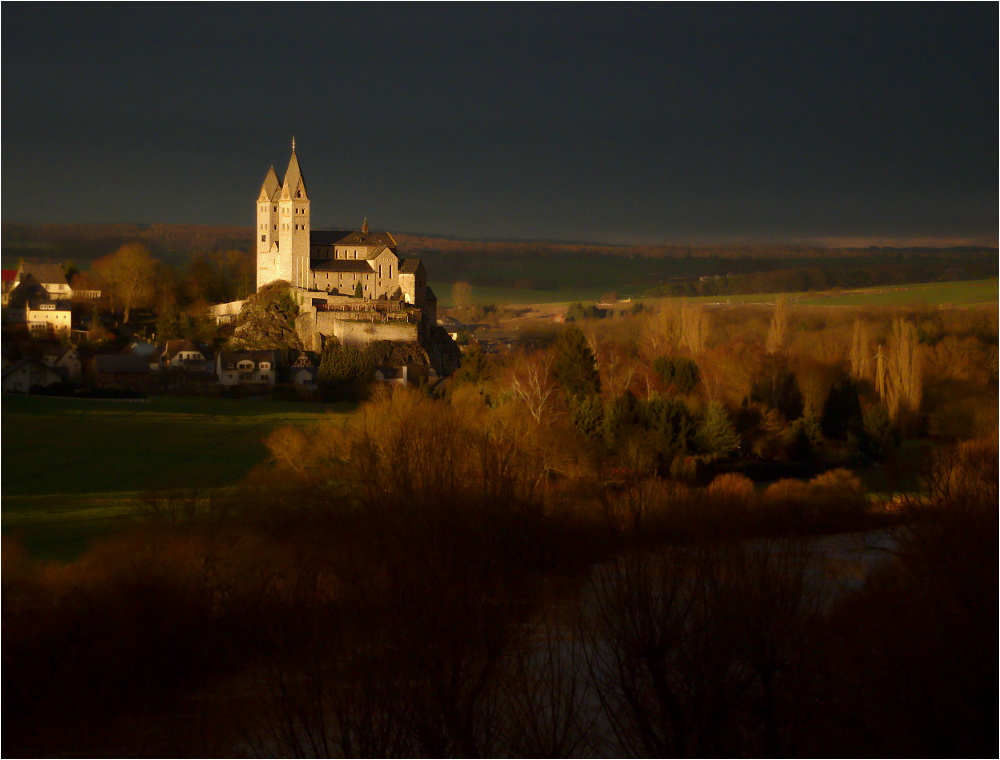 St. Lubentius im Abendlicht