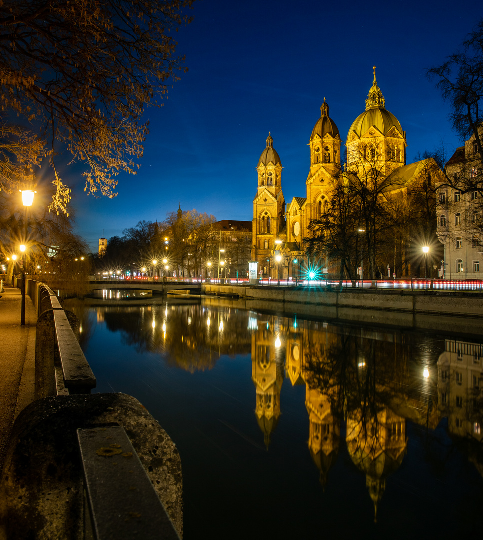 St. Lukas mit Isar in München