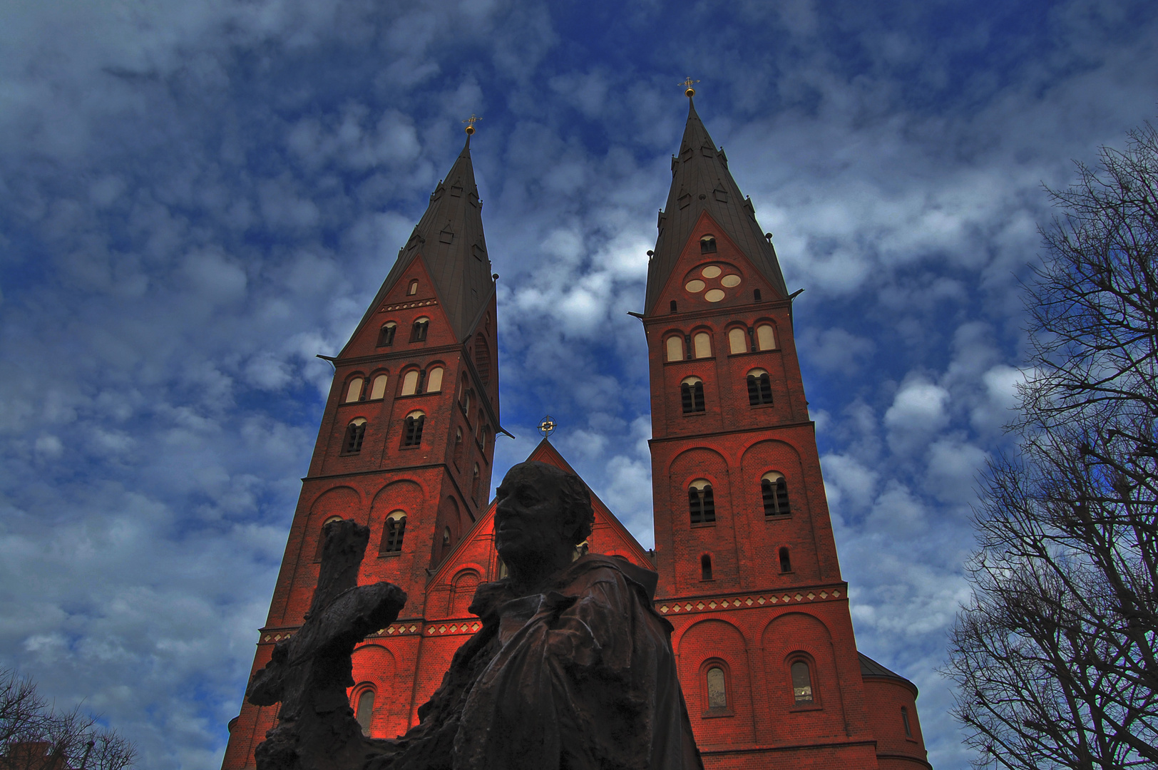 St. Marien-Dom mit dem heiligen Ansgar in Hamburg