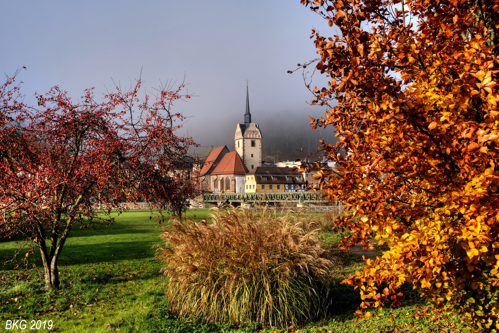 St. Marien im abziehenden Novembernebel