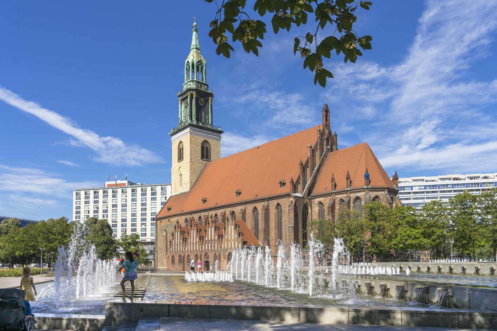 St. Marienkirche und Wasserkaskaden in Berlin 