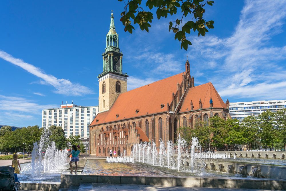 St. Marienkirche und Wasserkaskaden in Berlin 