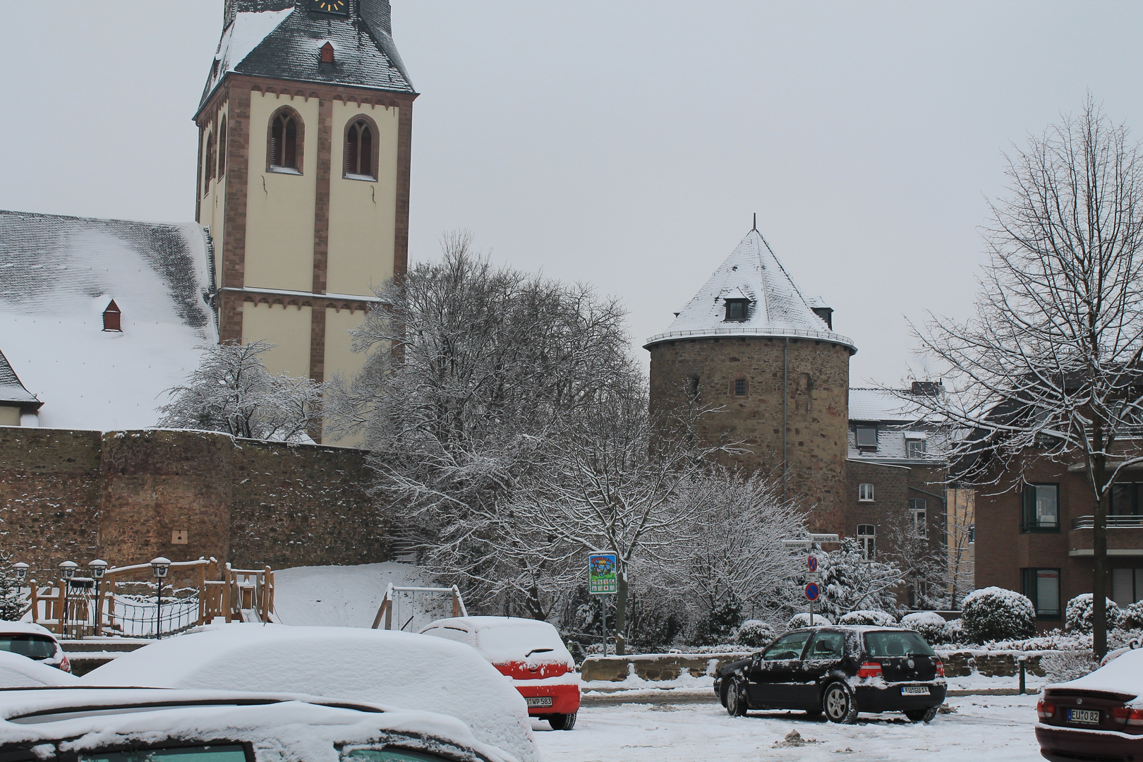 St. Martin mit Teilen der alten Stadtbefestigung und Turm