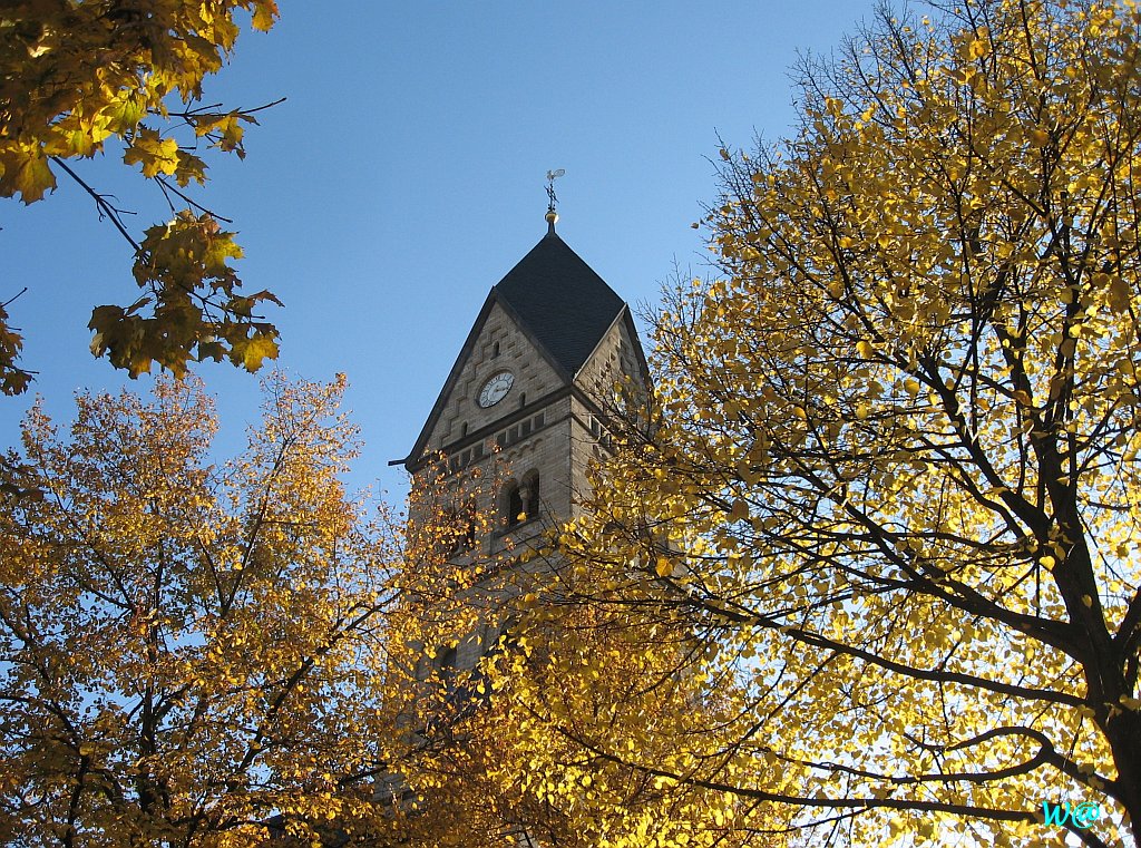 St. Nikolaus im Herbstgewand