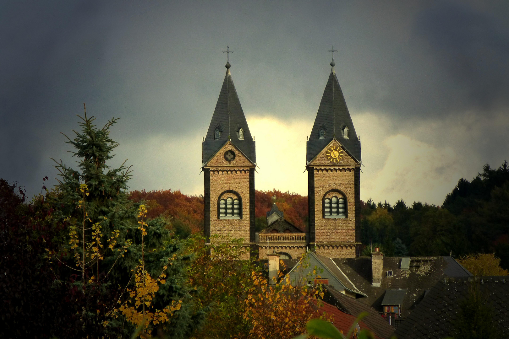 St. Nikolauskirche Arenberg im Abendlicht