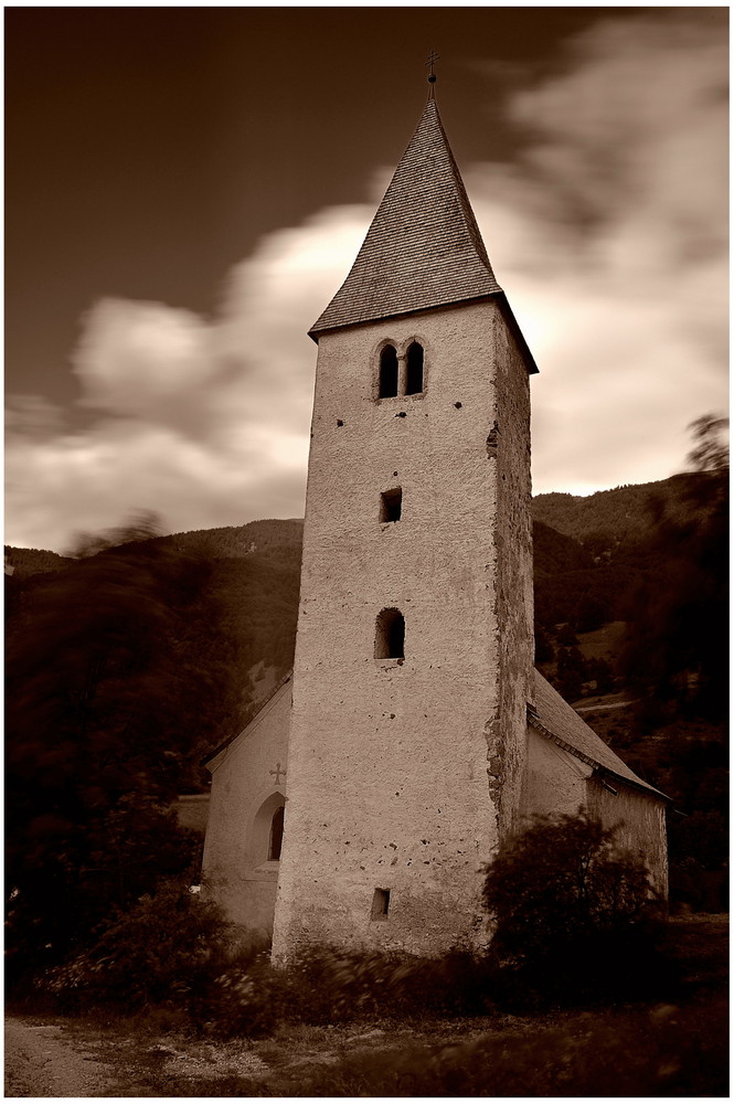 St. Nikolauskirche Burgeis, erbaut 1199, Vinschgau, Südtirol