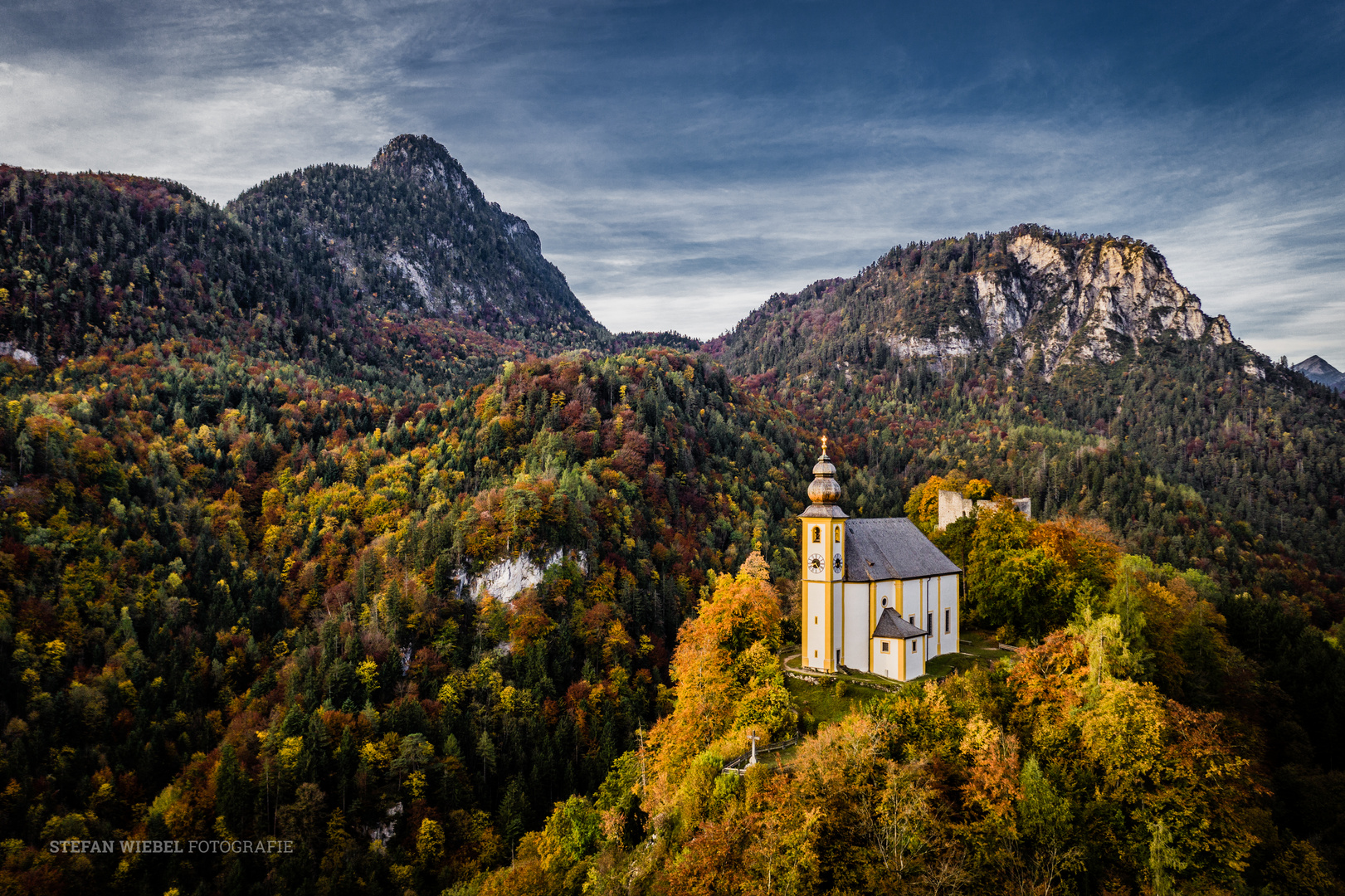 "ST. PANKRATZKIRCHE IM HERBSTKLEID"