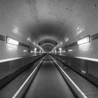 --- St. Pauli-Elbtunnel ---