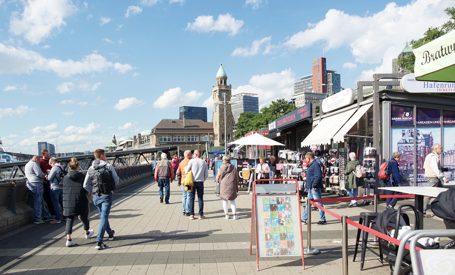 St. Pauli-Landungsbrücken. 