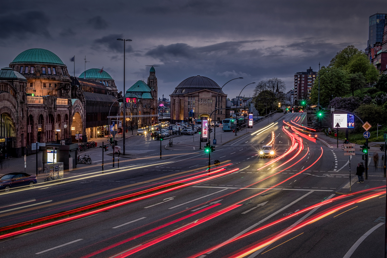 St. Pauli Landungsbrücken am Abend