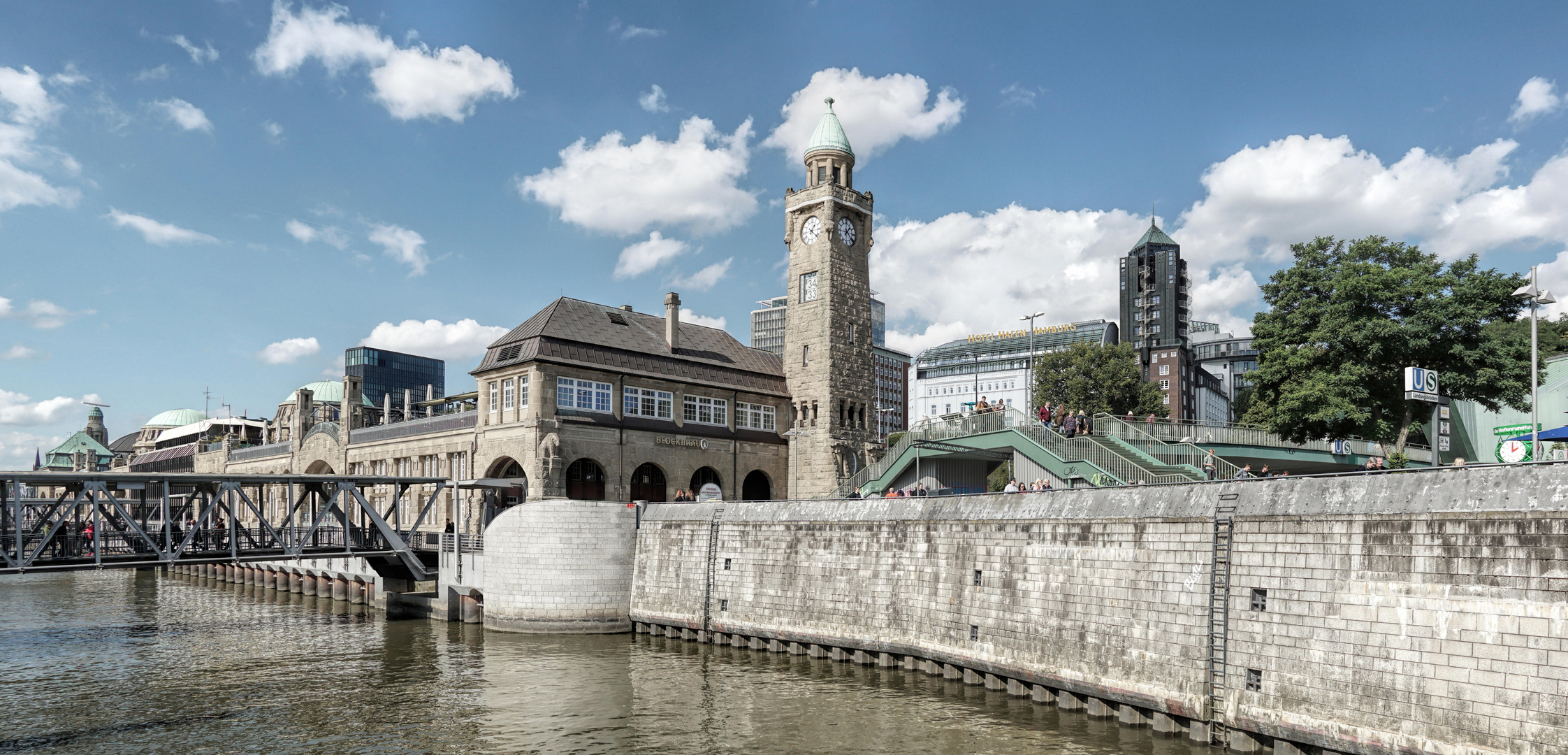 St. Pauli-Landungsbrücken. 