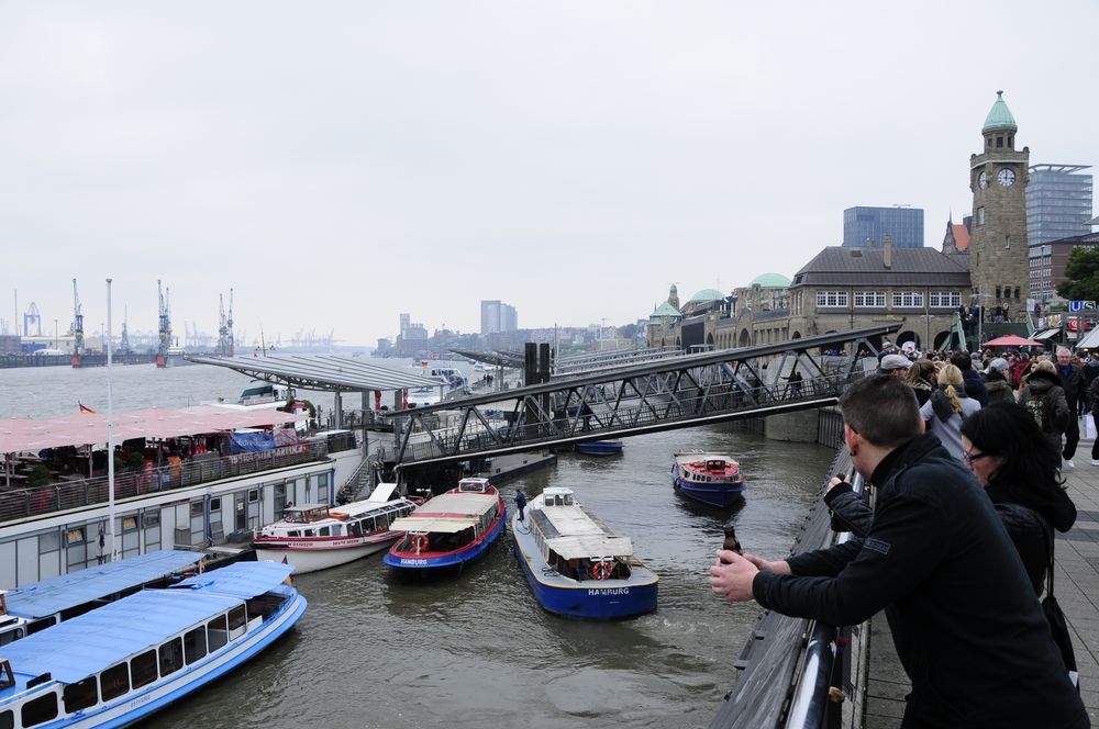 St. Pauli - Landungsbrücken - Hamburg