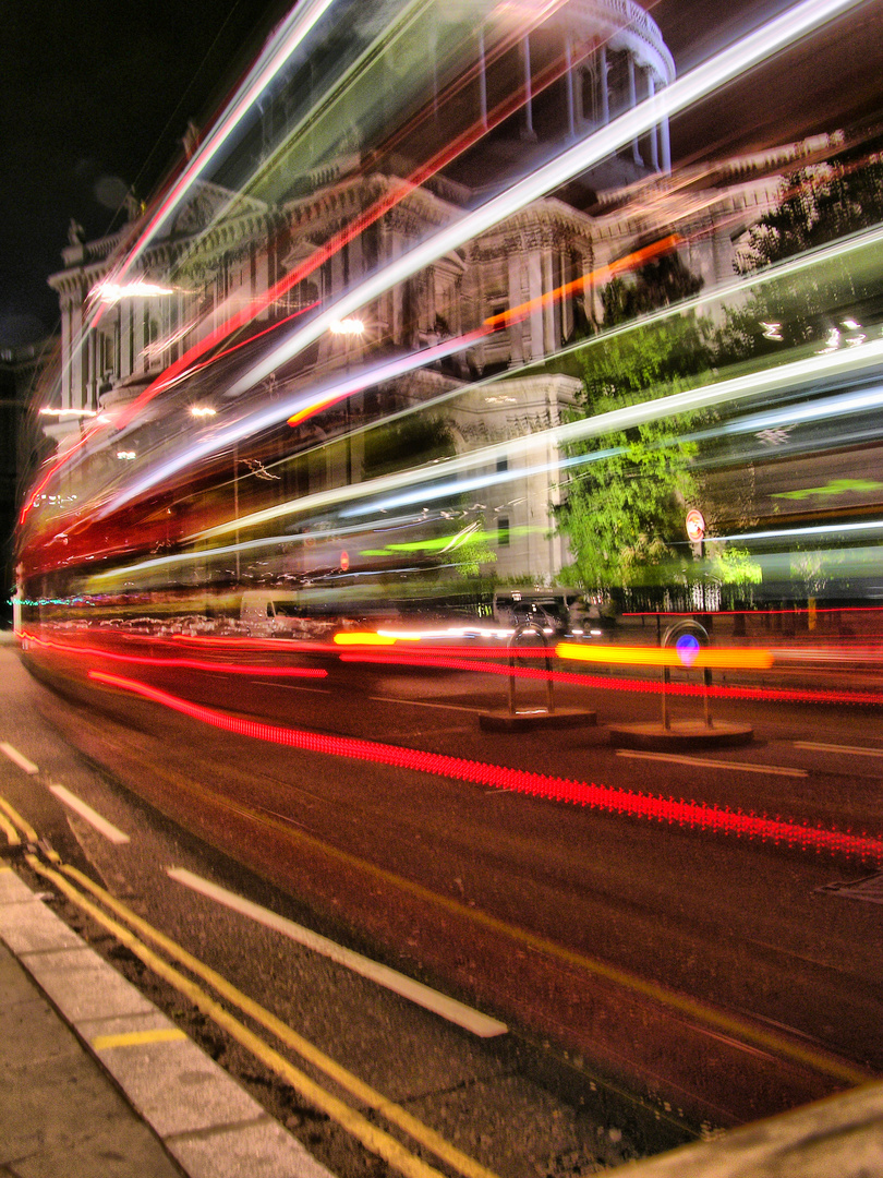 St Paul's and bus