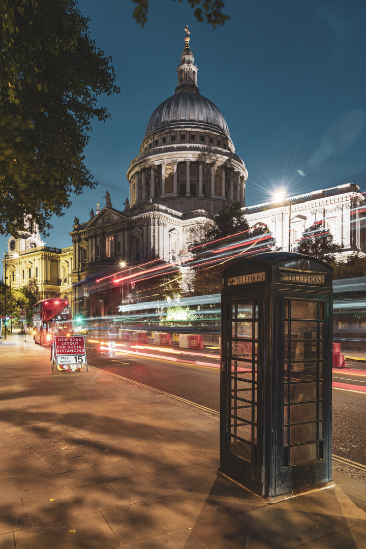 St Pauls at night -1