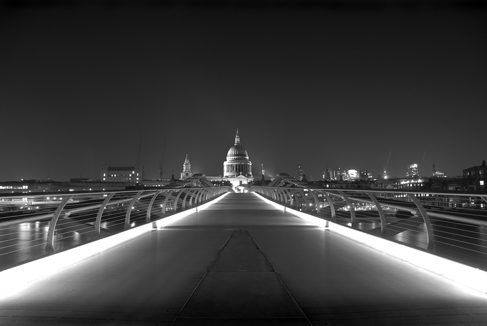 St Paul's by Night sw