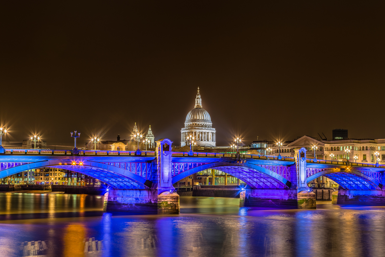 St. Paul's Cathedral über London Bridge