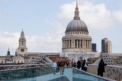 St. Pauls + Millenium Bridge