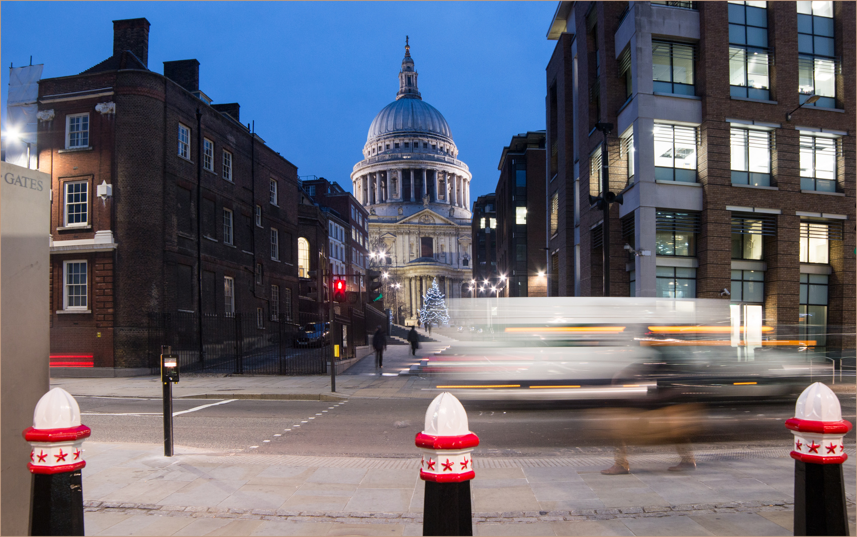 **** St. Paul's zur frühmorgendlichen blauen Stunde ****