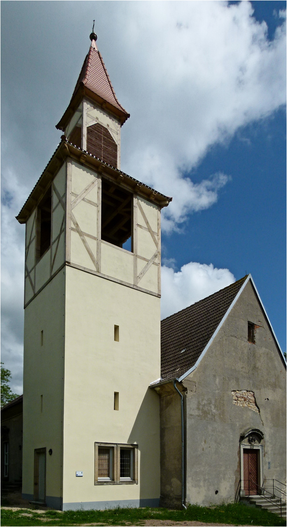 St. Paulus auf dem Kirchberg in Menz blickt wieder ins Land ...