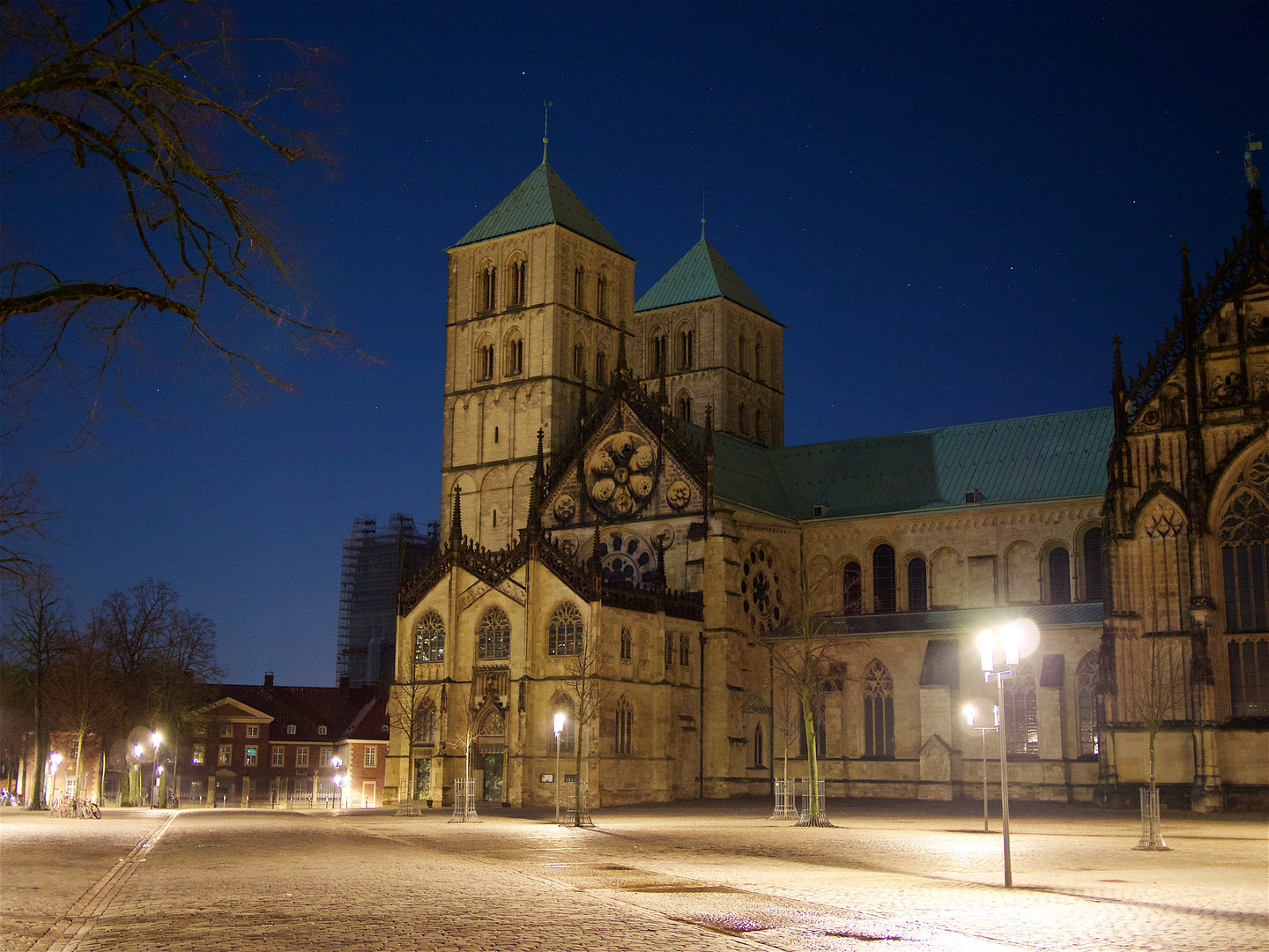 St. Paulus Dom in Münster bei Vollmondlicht