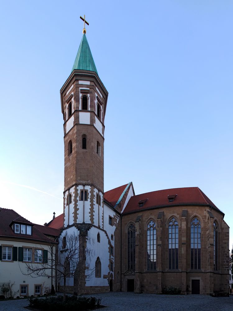 St. Peter und St. Paulus Kirche vom kleinen Deutschhof zum Himmel hin