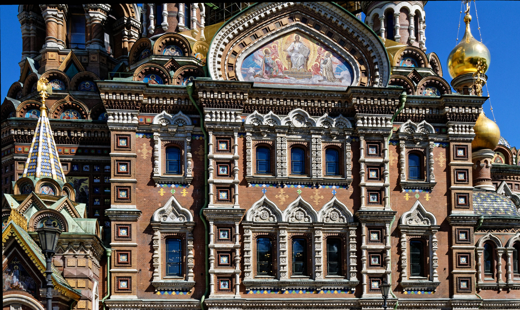 St. Petersburg Blutkirche Teilansicht außen