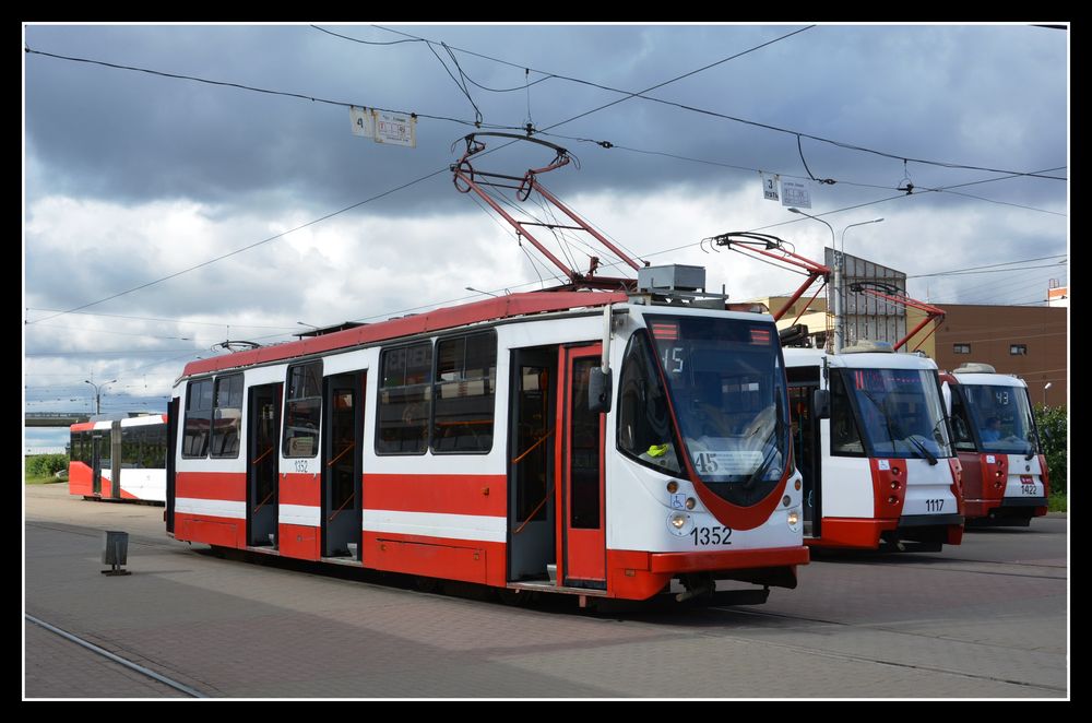 St. Petersburg (Russland) – Fahrzeugparade