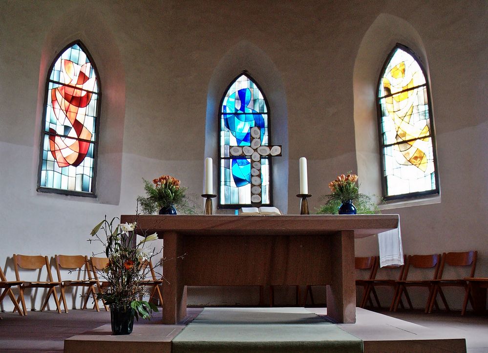 St. Peterskirche - Innenansicht mit Altar