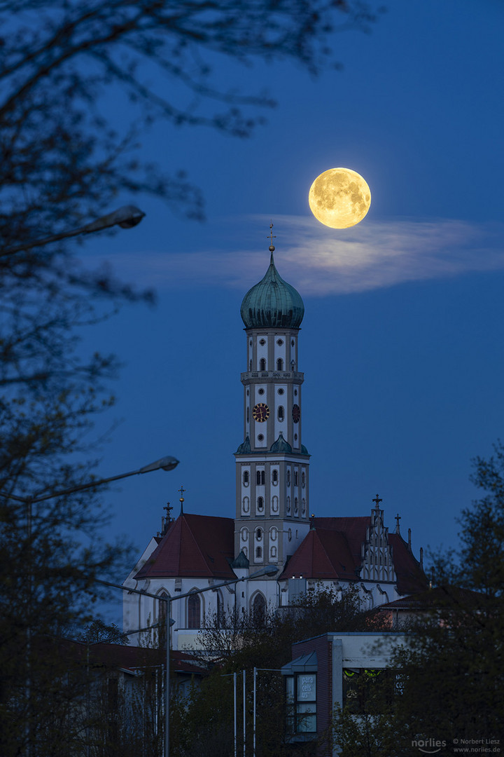 St. Ulrich und Afra mit Mond