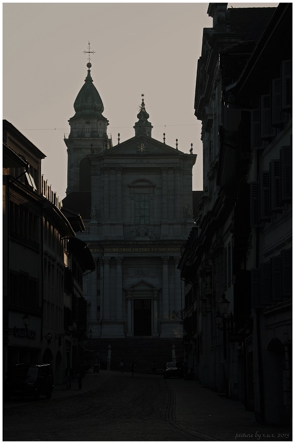 St.-Ursen-Kathedrale Solothurn im Morgengrauen