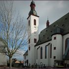 St. Walburga Kirche (Nordseite mit Friedhof)