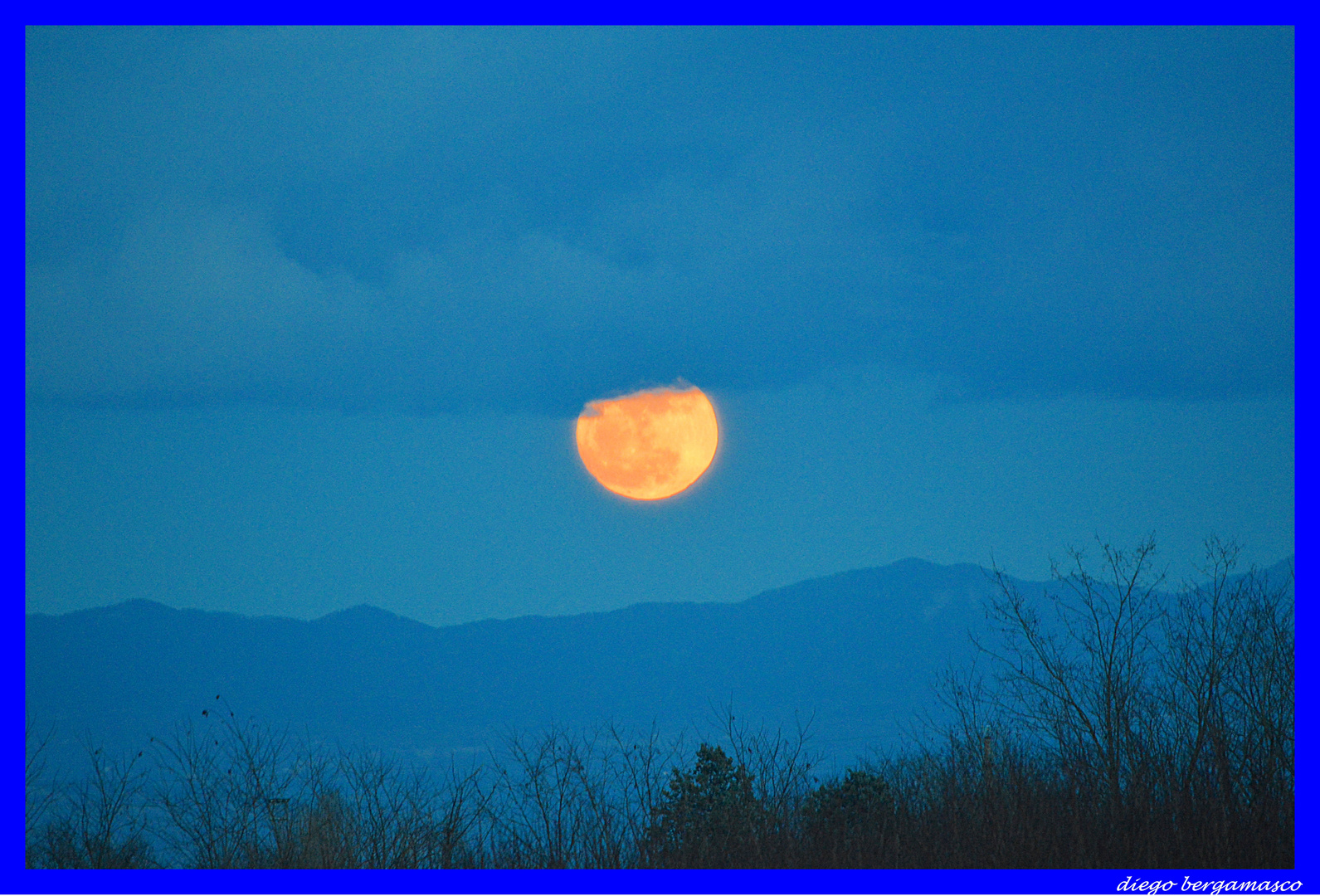 Sta sorgendo la luna stasera....