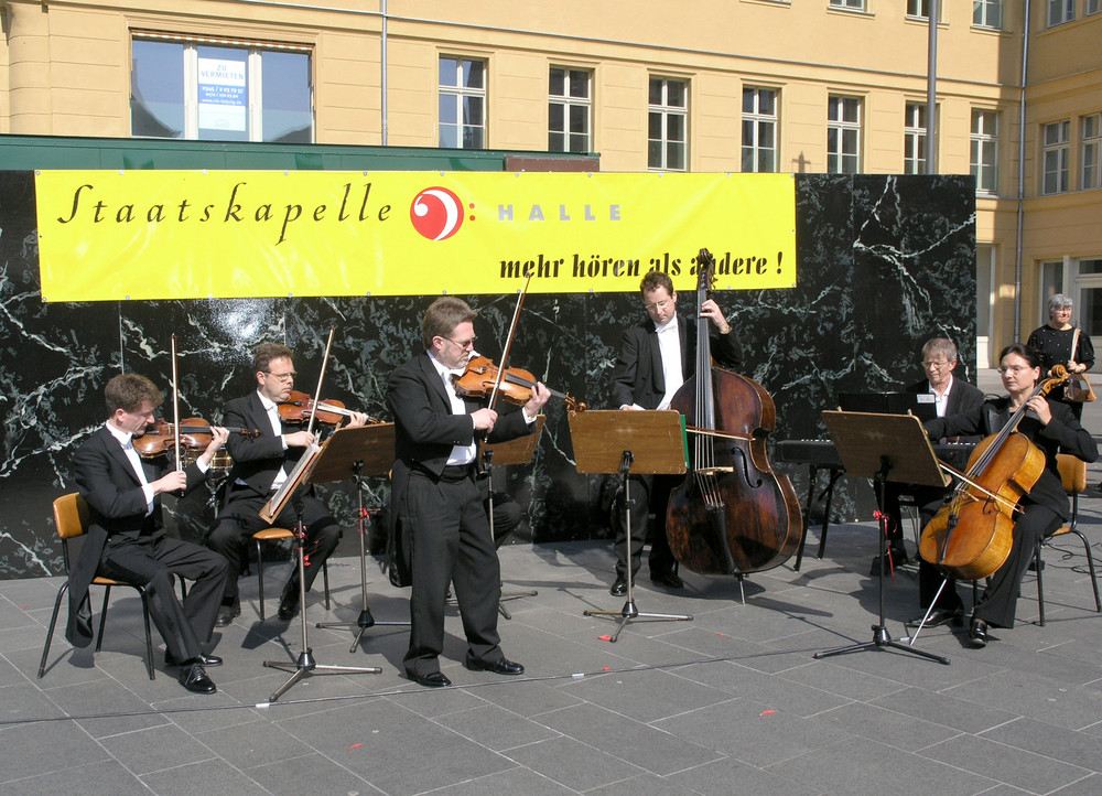 Staatskapelle Halle spielt auf dem Marktplatz