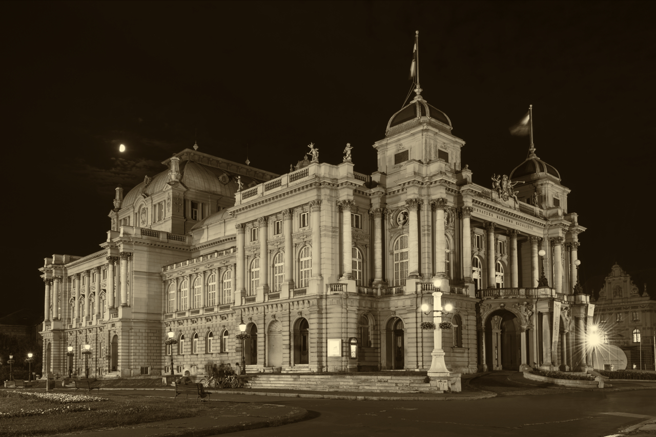 Staatsmuseum von Zagreb im Mondlicht