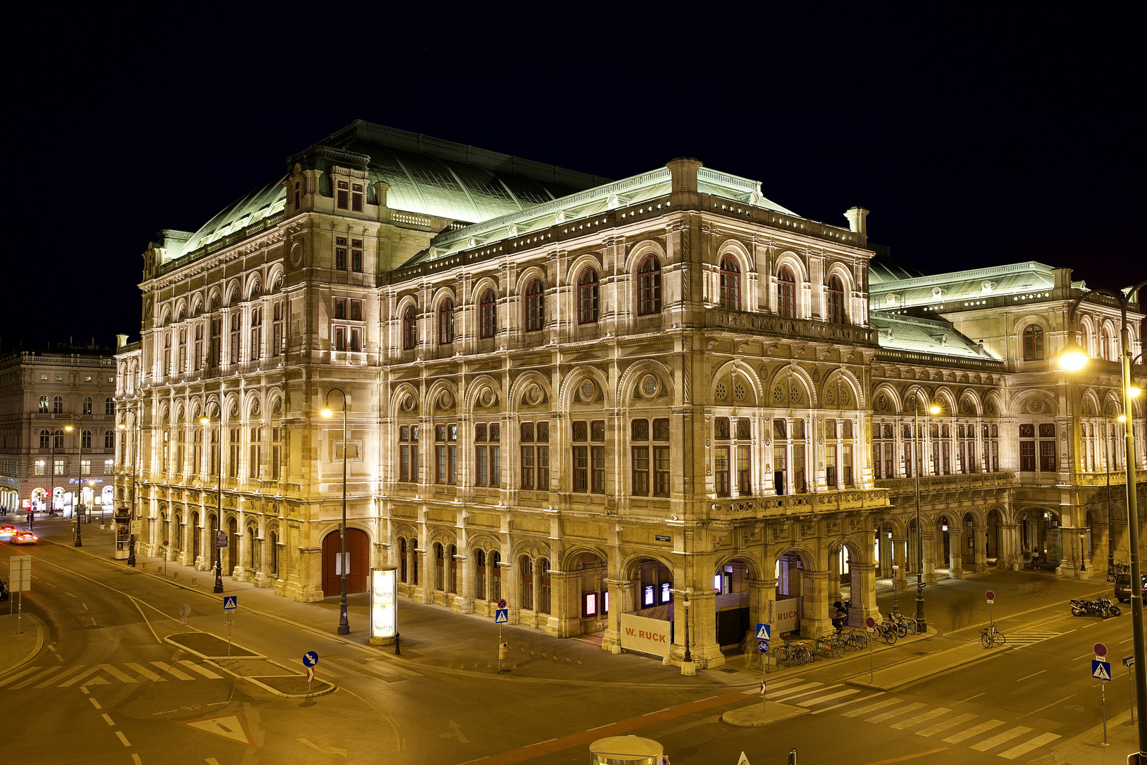 Staatsoper,nachts.