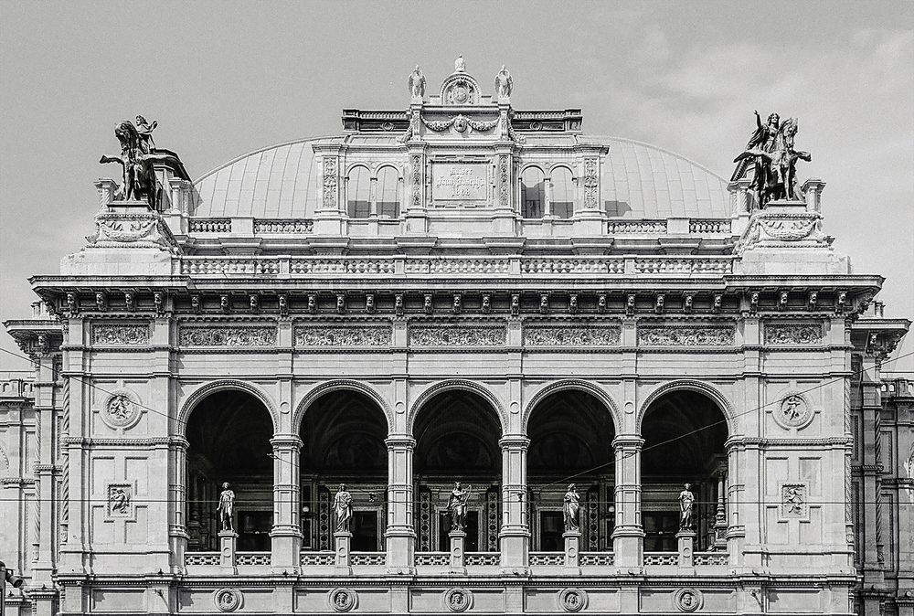 staatsopernfront