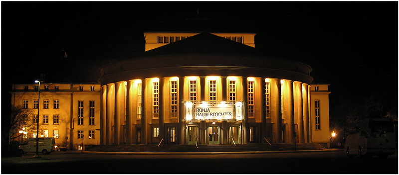 [ staatstheater ]