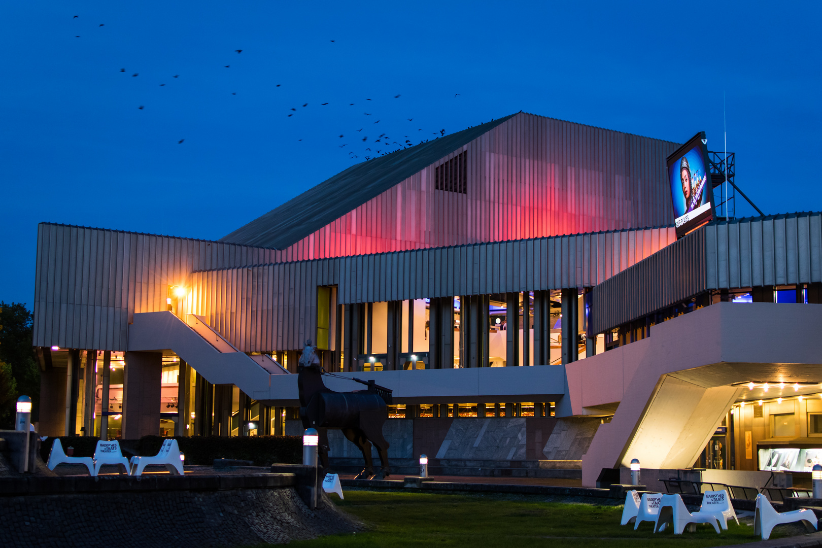 Staatstheater bei blauer Stunde