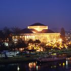 Staatstheater / Circus Flic Flac in Saarbrücken mit zugefrorener Saar