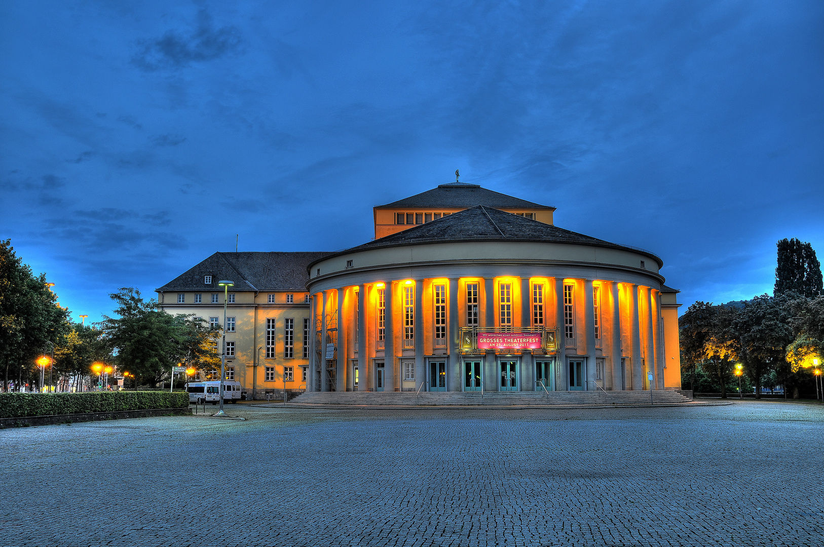 Staatstheater Saarbrücken an einem Sommerabend