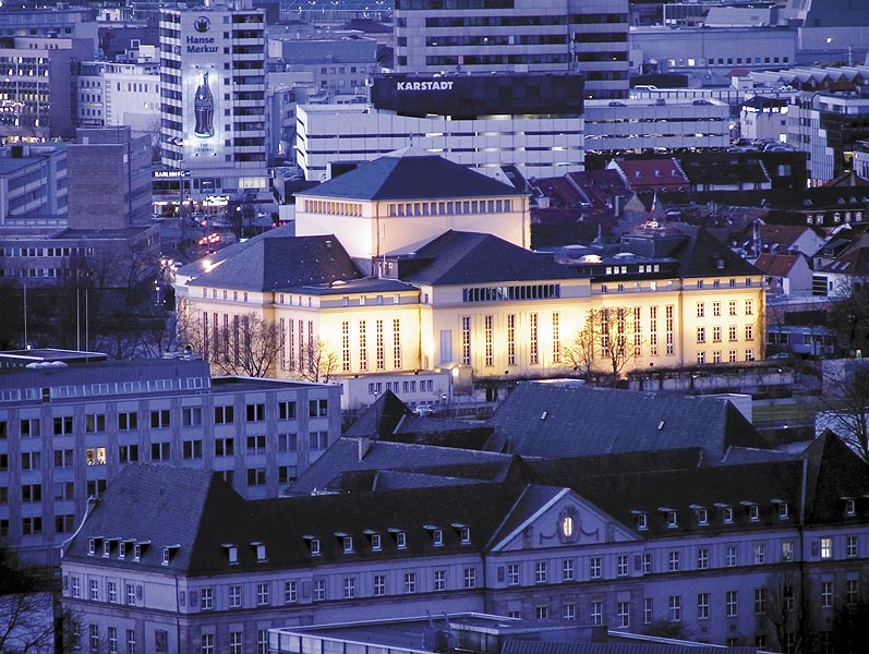 Staatstheater Saarbrücken in Blauer Stunde