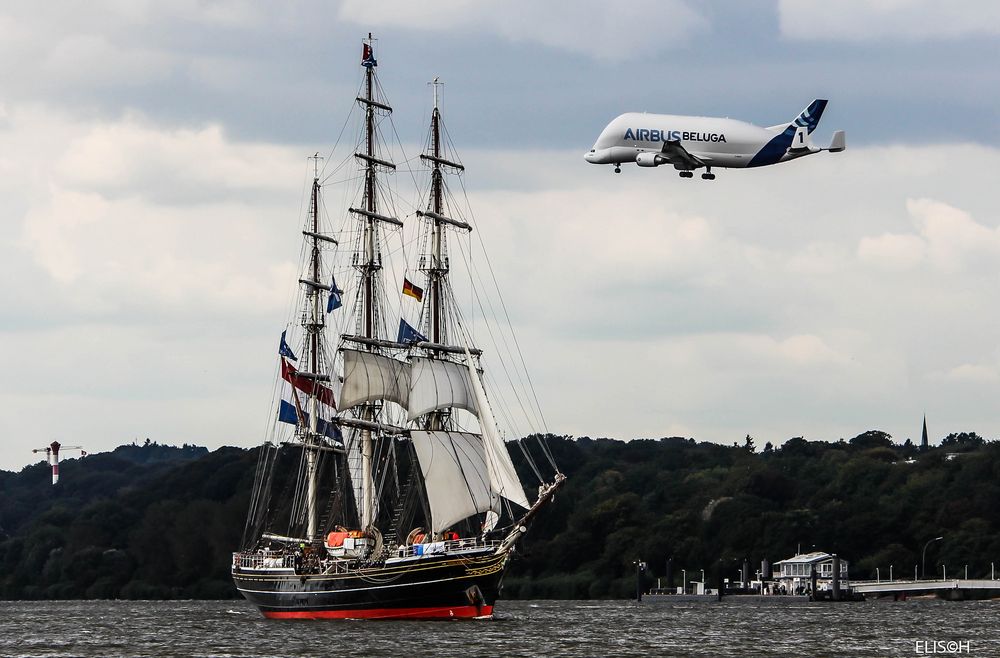 STAD AMSTERDAM mit einem AIRBUS Beluga