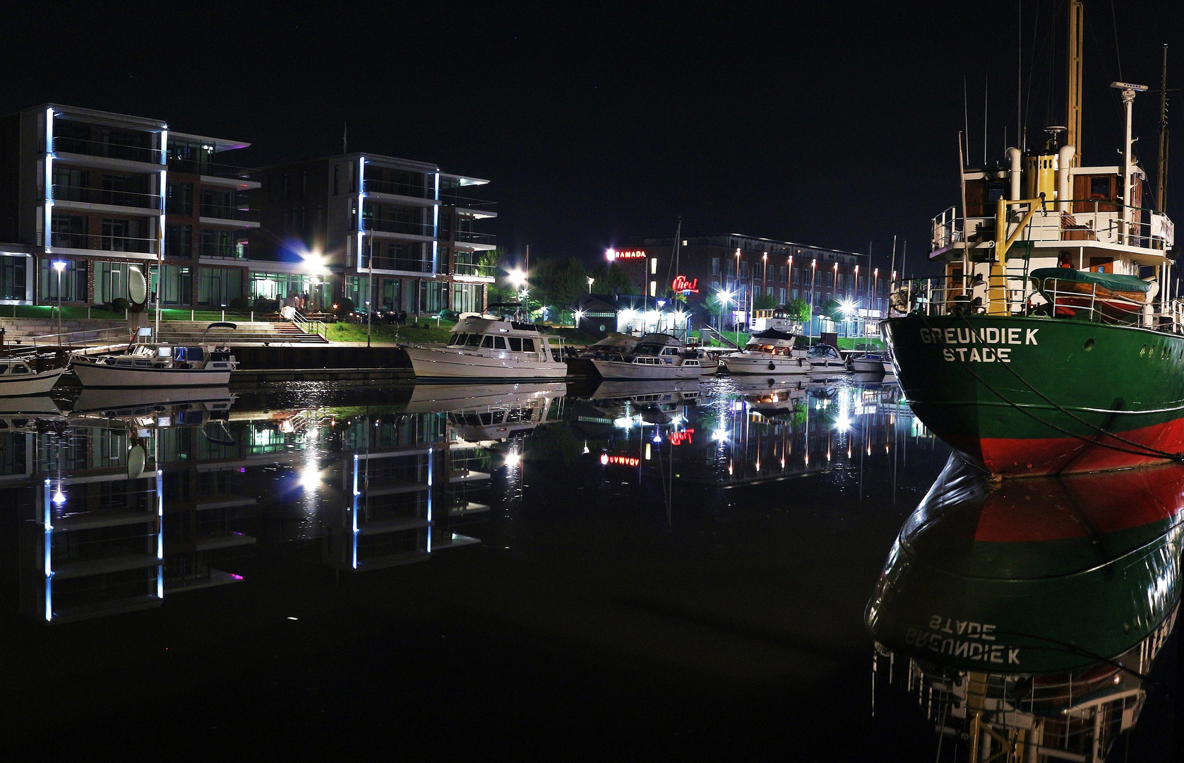 Stade - Hafencity bei Nacht